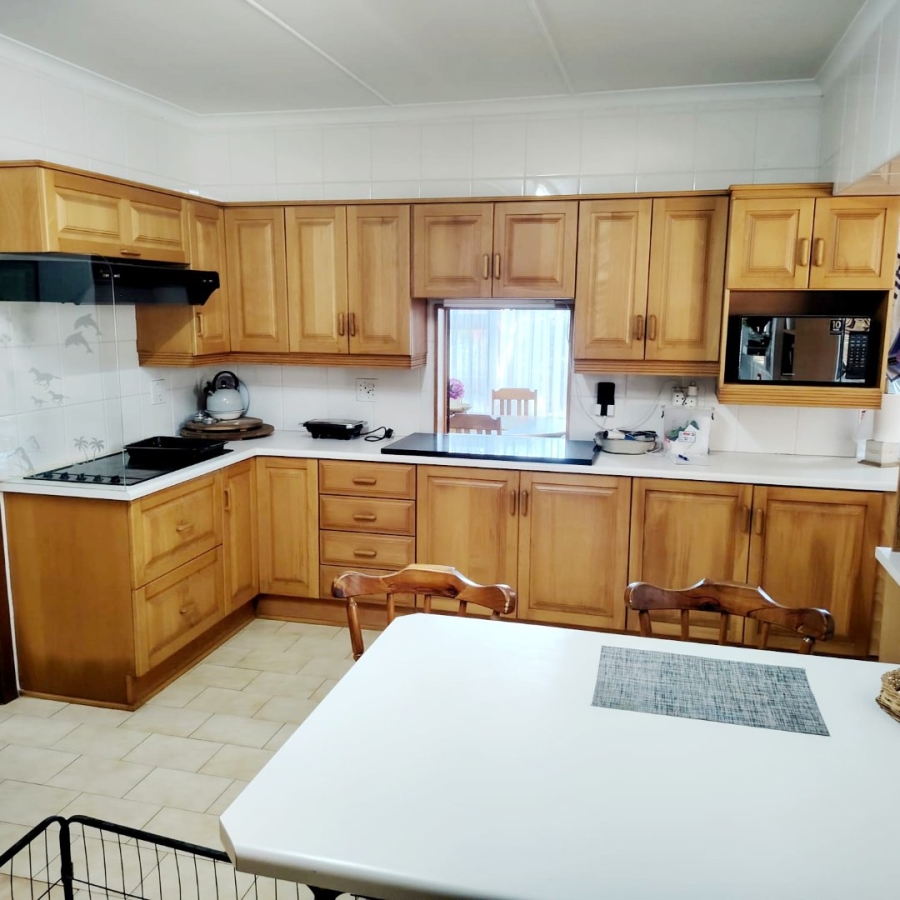 5 Bedroom Property for Sale in Vincent Heights Eastern Cape